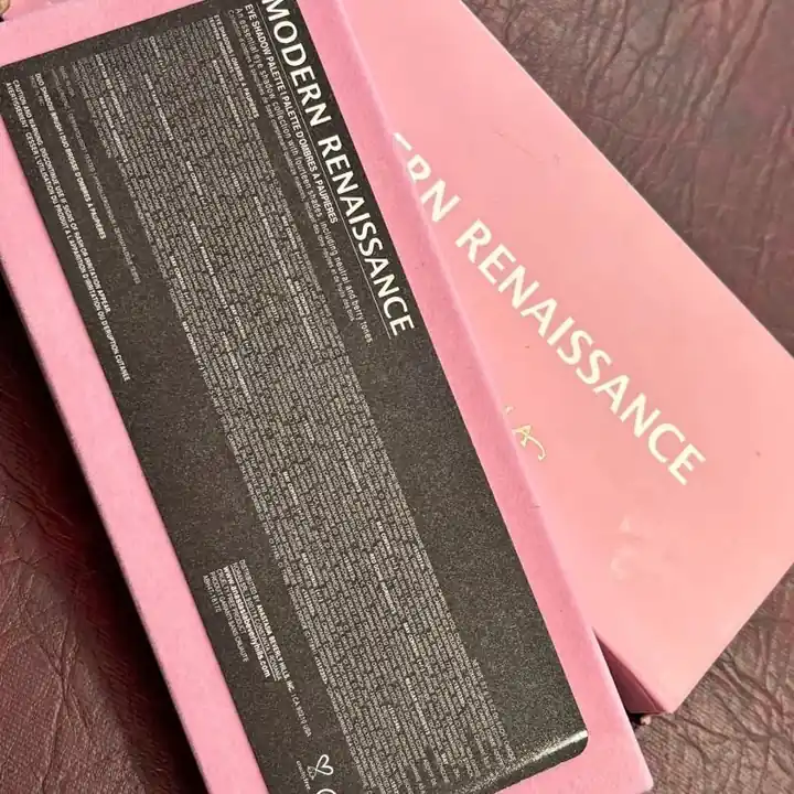 Paleta de sombras + lata de brocha de regalo