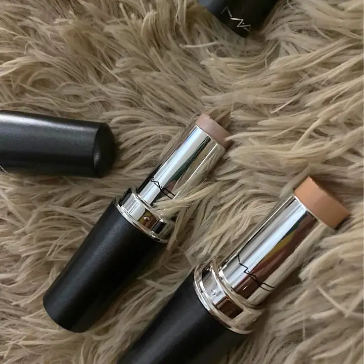 Corrector base dúo barra retráctil Mac ! Claro medio / medio oscuro