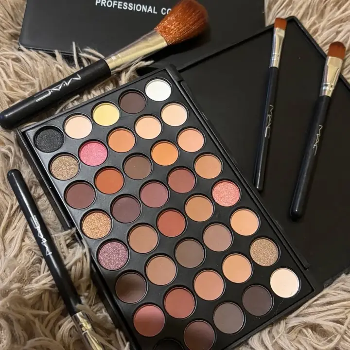 Paleta profesional 40 tonos! Envíos o entregas personales brochas de regalo
