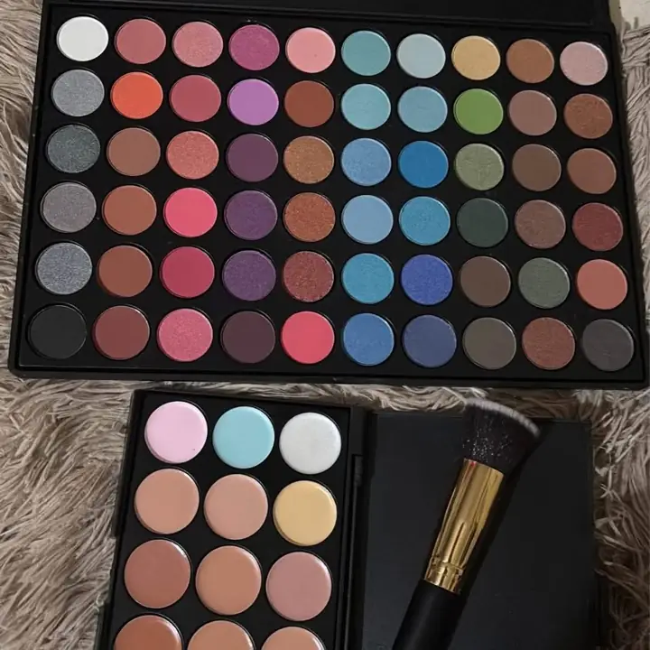 Paleta profesional 60 tonos + paleta de contorno corrector + brocha de regalo