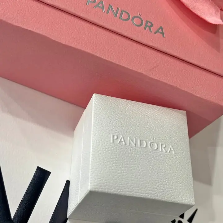 Anillo piedra Pandora medida 16 sellado con su estuche y bolsa!