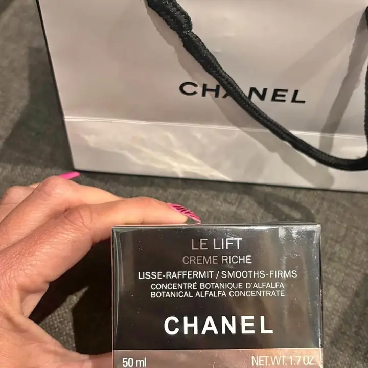 Crema Le lift lifting alizasora anti age reafirmante 50 mL + paleta de sombra Dior!