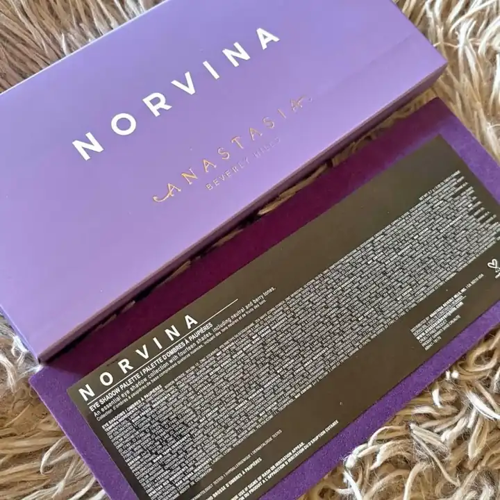 Paleta de Anastacia + gloss de kiko a elección