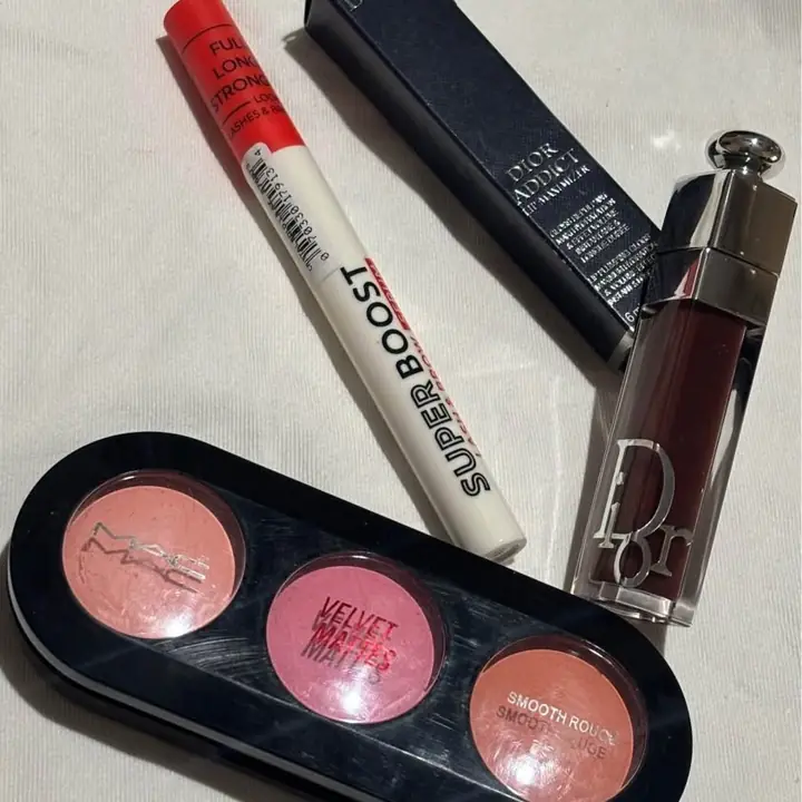 Gloss addict 020 Dior + paleta de rubor Mac + Rimel serum de regalo