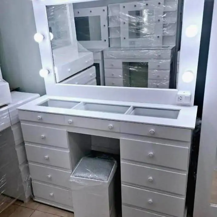 Maquillador 1.20 con focos de regalo