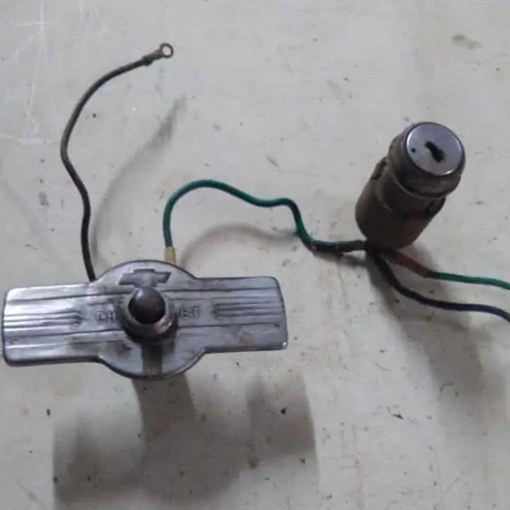 Botón y llave de arranque Chevrolet del 30 al 36 , se retira por matadero