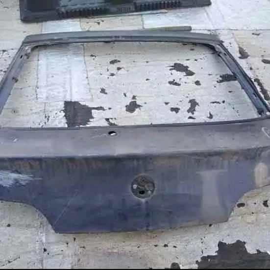 Tapa de baúl alfa romeo 146 impecable