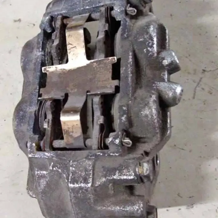 Caliper de freno (izquierdo Toyota Hilux