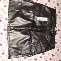 Líquido pollera eco cuero por falla qué se ve en las fotos