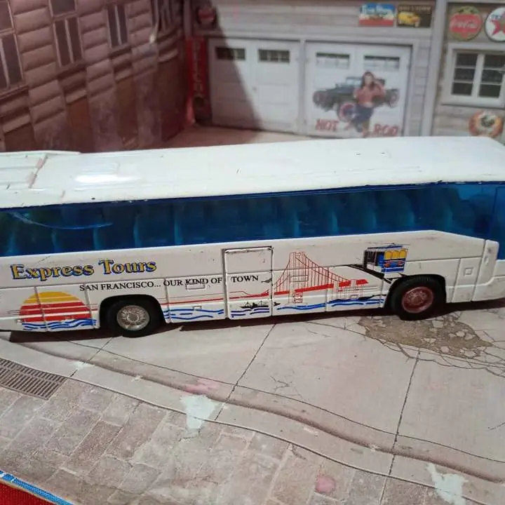 Colectyvo Welly esc 1/43 Lanus este cel c reserva con seña