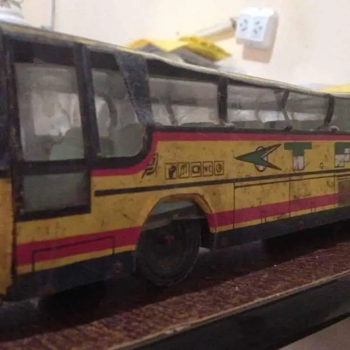 Colectyvo grande d los 80 -90 Lanus este cel c reserva solo con seña a restaurar