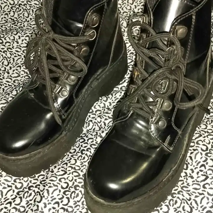 VENDO Borcegos Negros Charol Talle 37/38