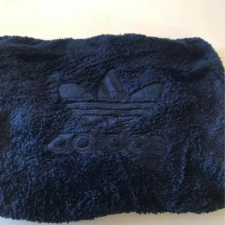 Buzo Adidas talle XL