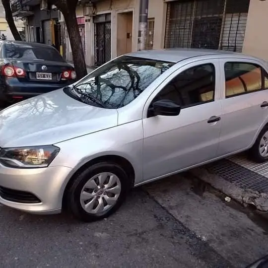 VW Voyage 2015 excelente estado, se va transferido.titulo cédula 08 informe de dominio grabado de au