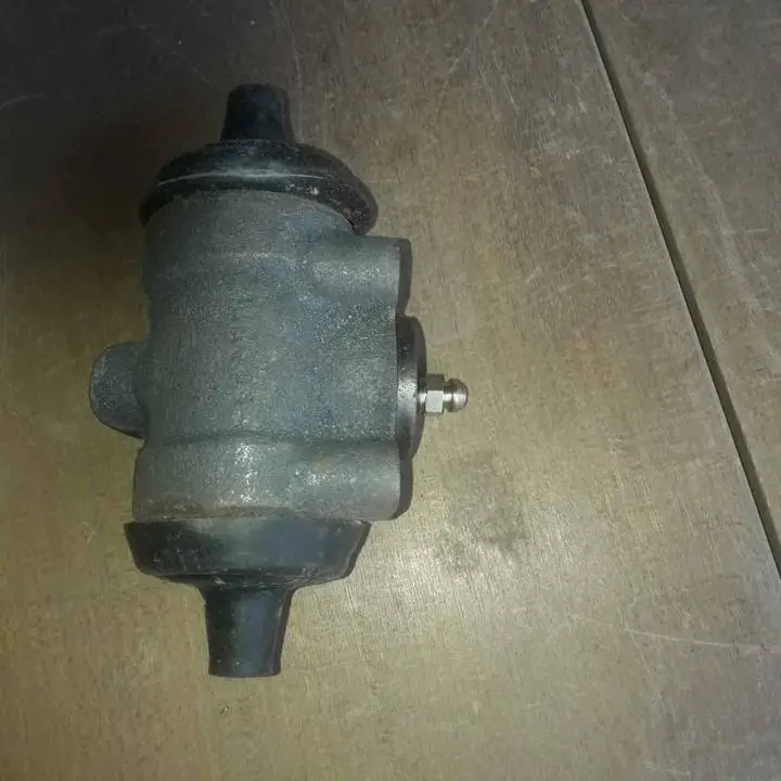 Juego nuevo en caja de 4 cilindros de freno Ford F100 62 al 70 líquido $7000