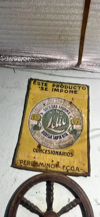 Cartel de chapa antiguo de vino