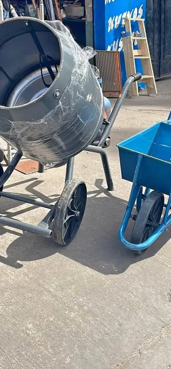 Hormigonera y carretilla nuevas con garantía