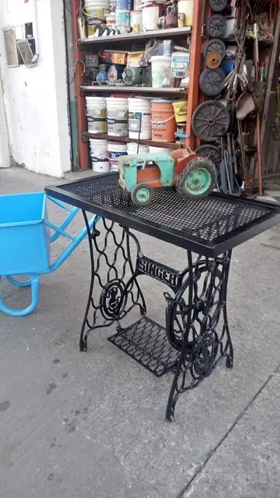 Mesa de jardin pie de maquiná