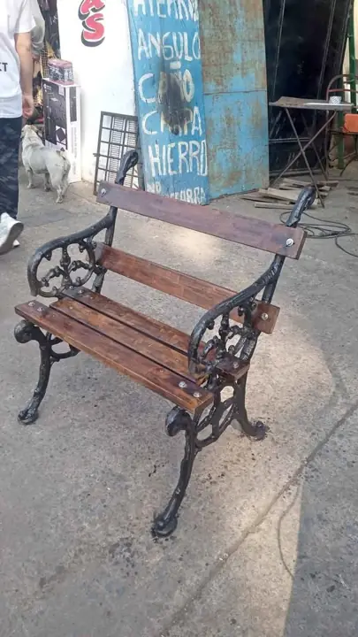 Banco de plaza único no puede faltar en tu jardin
