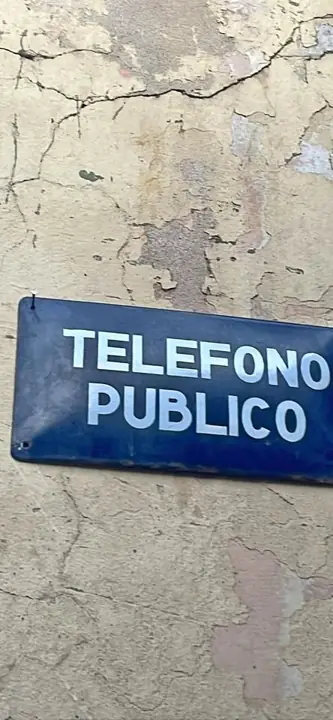 Cartel enlozado de telofono
