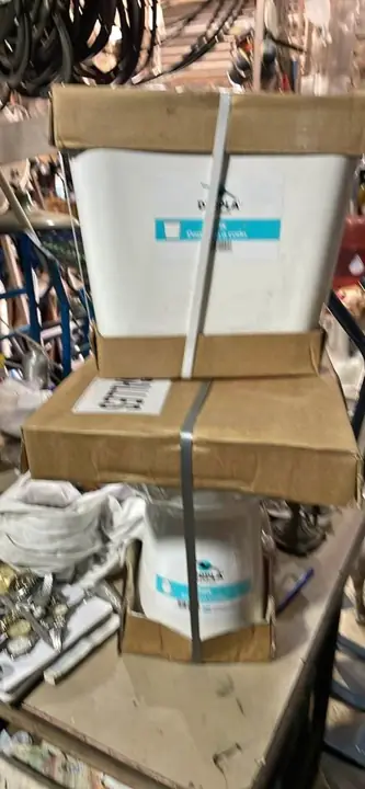Inodoro y mochila derplas