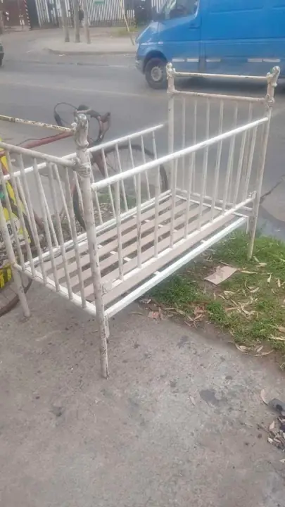 Cuna de hierro