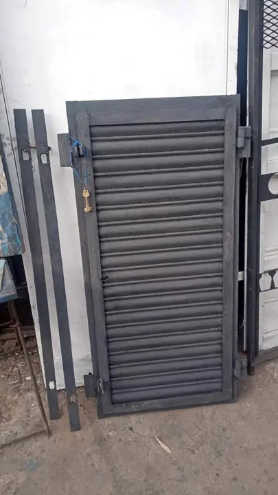 Puerta de persiana 58cm x 112 nuevas