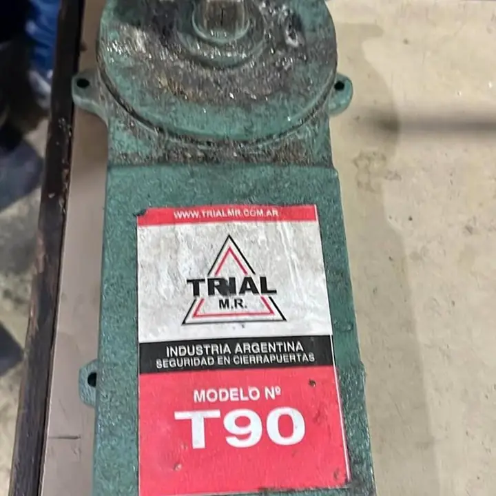 Cierra puerta hidráulico trial