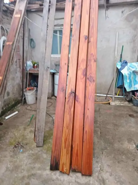 Lote de tirantes de madera