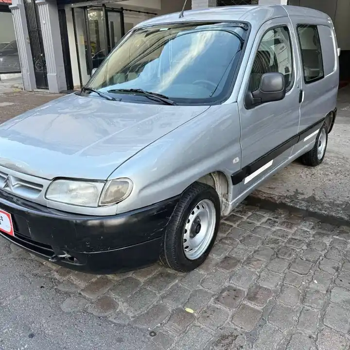 Citroen berlingo vidriada con asientos