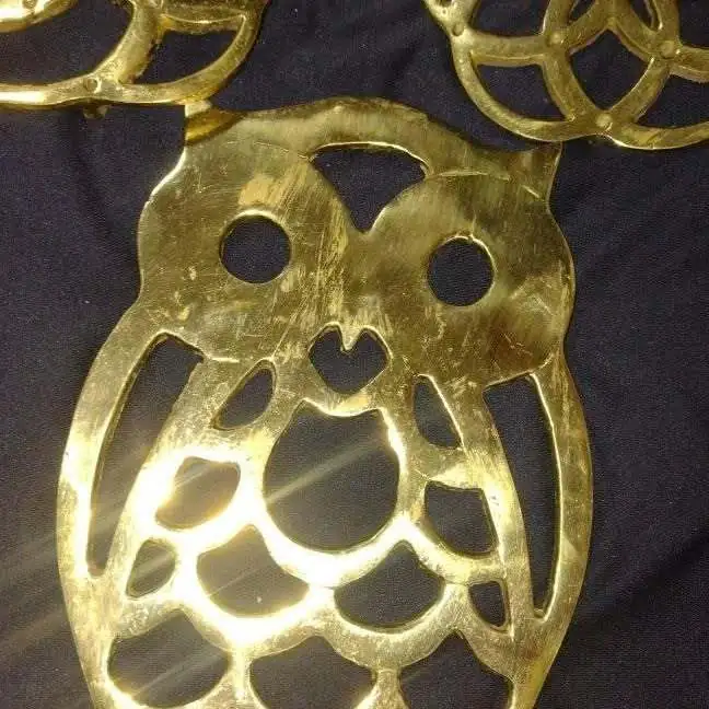 Apoya fuentes y otros de bronce
