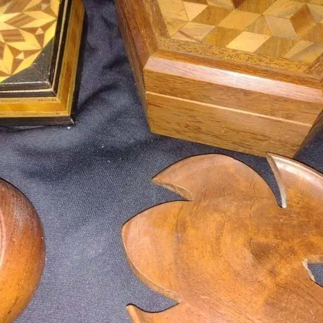 Cajas alajeros de madera trabajada