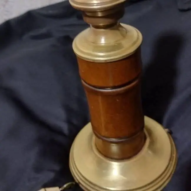 Lámpara antigua bronce y madera
