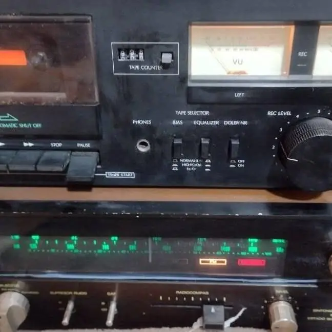 Amplificador sintonizador. Y cassettera Sansei