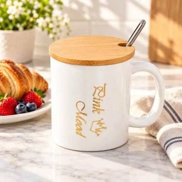 Taza de ceramica con tapa de bambú y cuchara