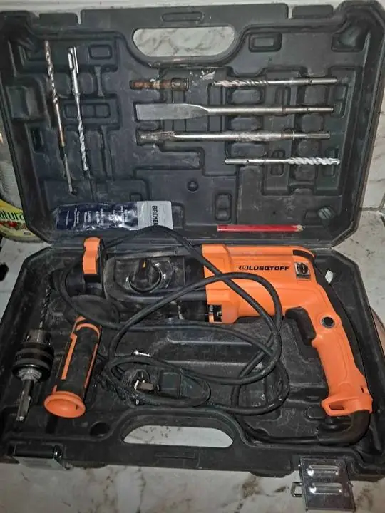 Vendo roto martillo, se uso un par de veces nomas..esta nuevo