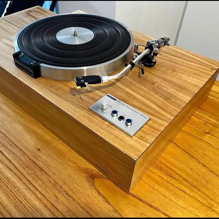 Bandeja giradiscos Sony TTS-4000 Direct Drive. The luxe