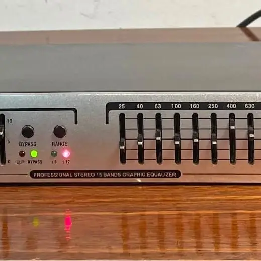 Ecualizador American Pro EQ-215 – Stereo 15 Bandas – Rack Profesional