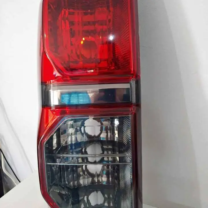 Faro trasero Toyota Hilux 2012 a el cada uno