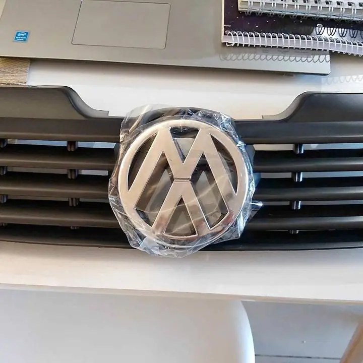 Parrilla volswaguen gol tercera con insignia