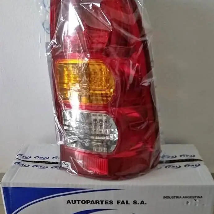 Faro trasero de Toyota Hilux 2005. 2011