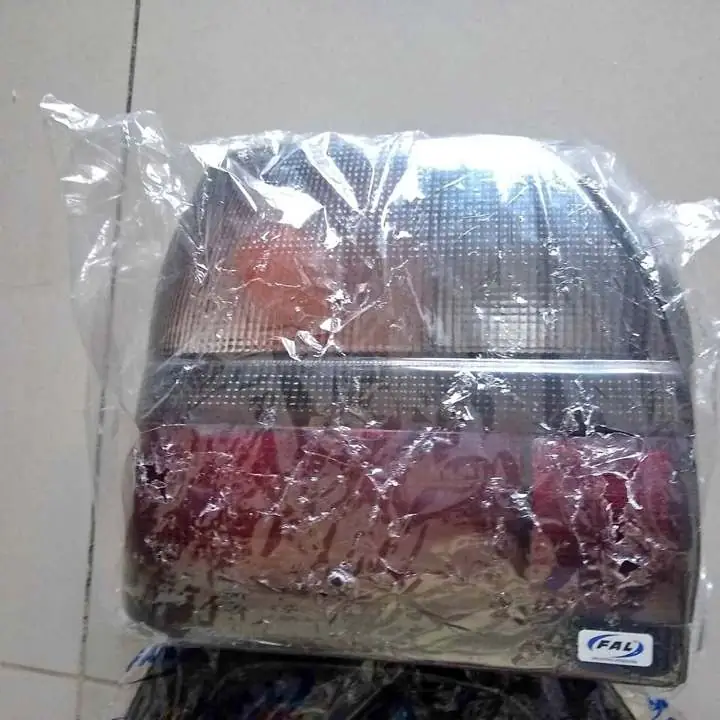 Faro trasero Renault 19 con baul