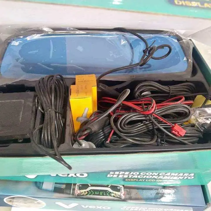 Espejo con cámara de retrocesos