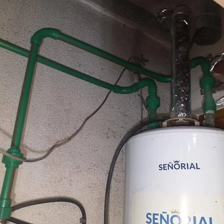 Servicio de plomería y destapaciones con máquina