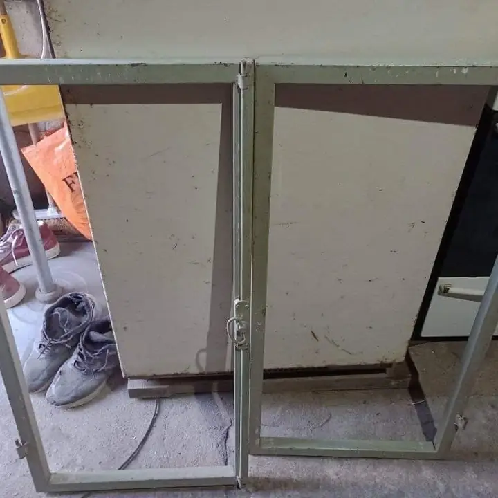 Vendo Hojas de Ventana de chapa en buen estado
