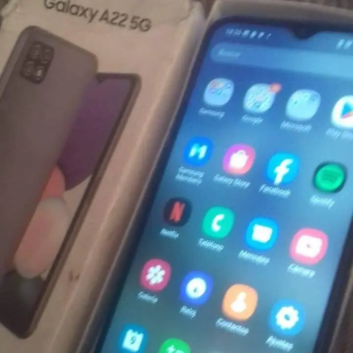 Cambio Samsung a 22 , 128gb y 4 de Ram . por moto 125