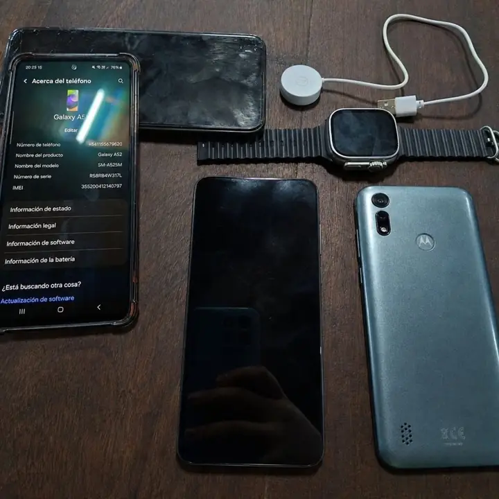 Samsung A52, Motorola e6i, reloj digital