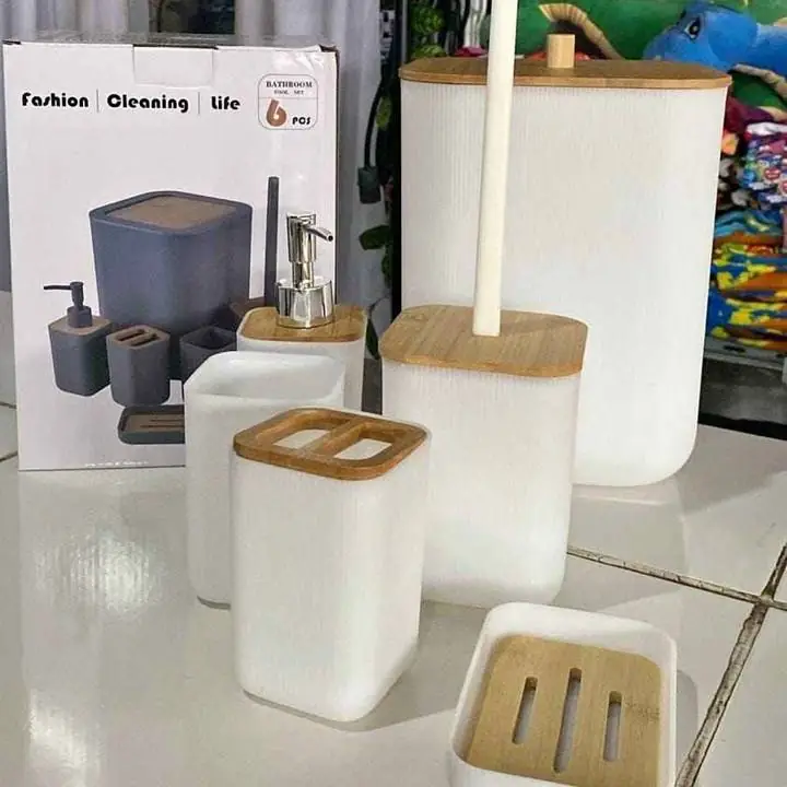 Set de baño 6 PIEZAS – diseño moderno Color blanco elegante con detalles simil madera