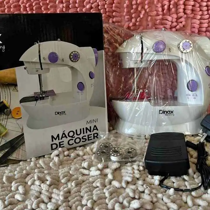 Mini máquina de coser dinax