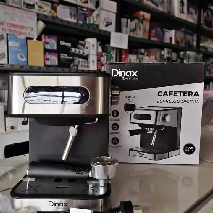 Cafetera Espresso Digital Dinax Elegancia, potencia y el sabor del café recién hecho en casa